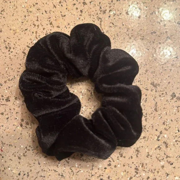 Scrunchies Set - Picture 2 of 3